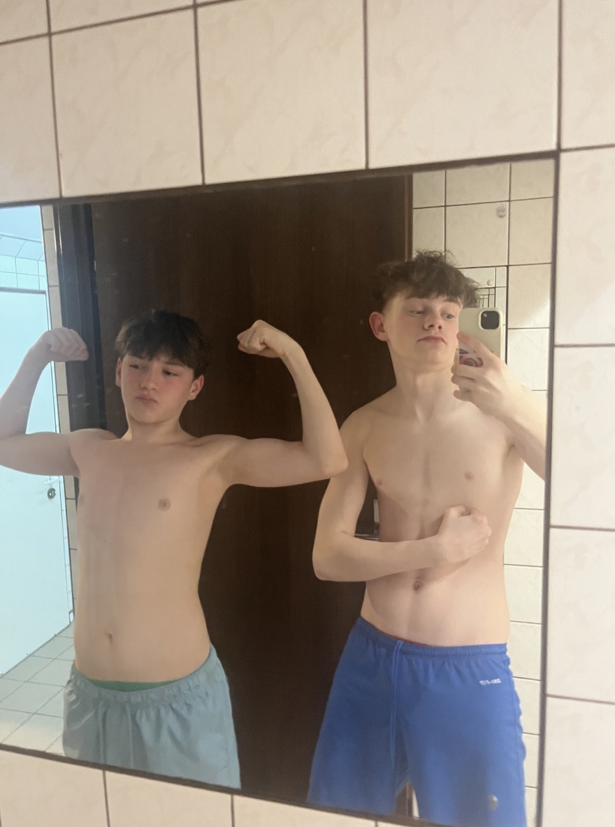 zrob-zeby-mial-z-kolega-wiecej-miesni-w-rekach-i-6-h5rptn94l