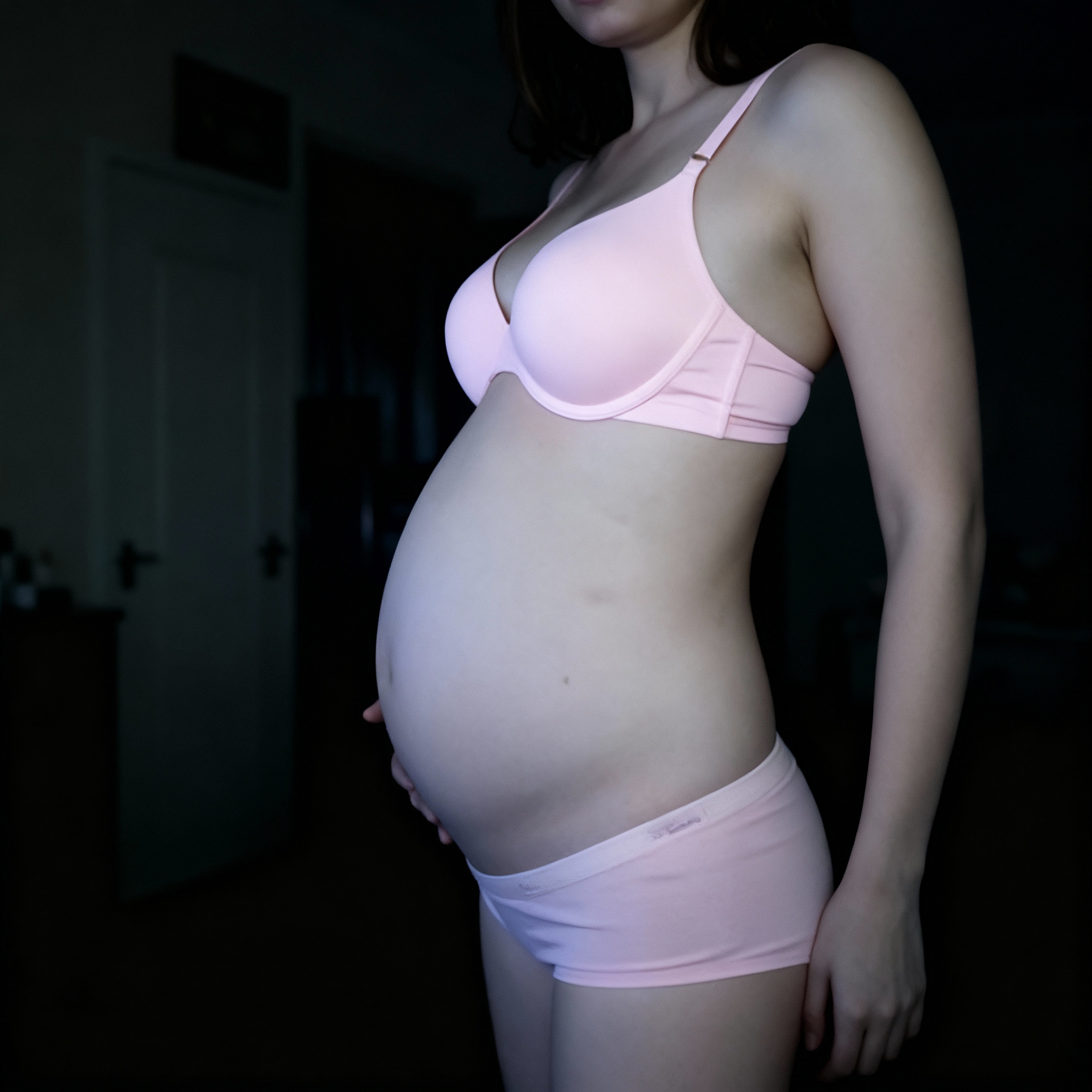 zoom-out-to-show-the-full-body-of-this-person-5nt87d999o