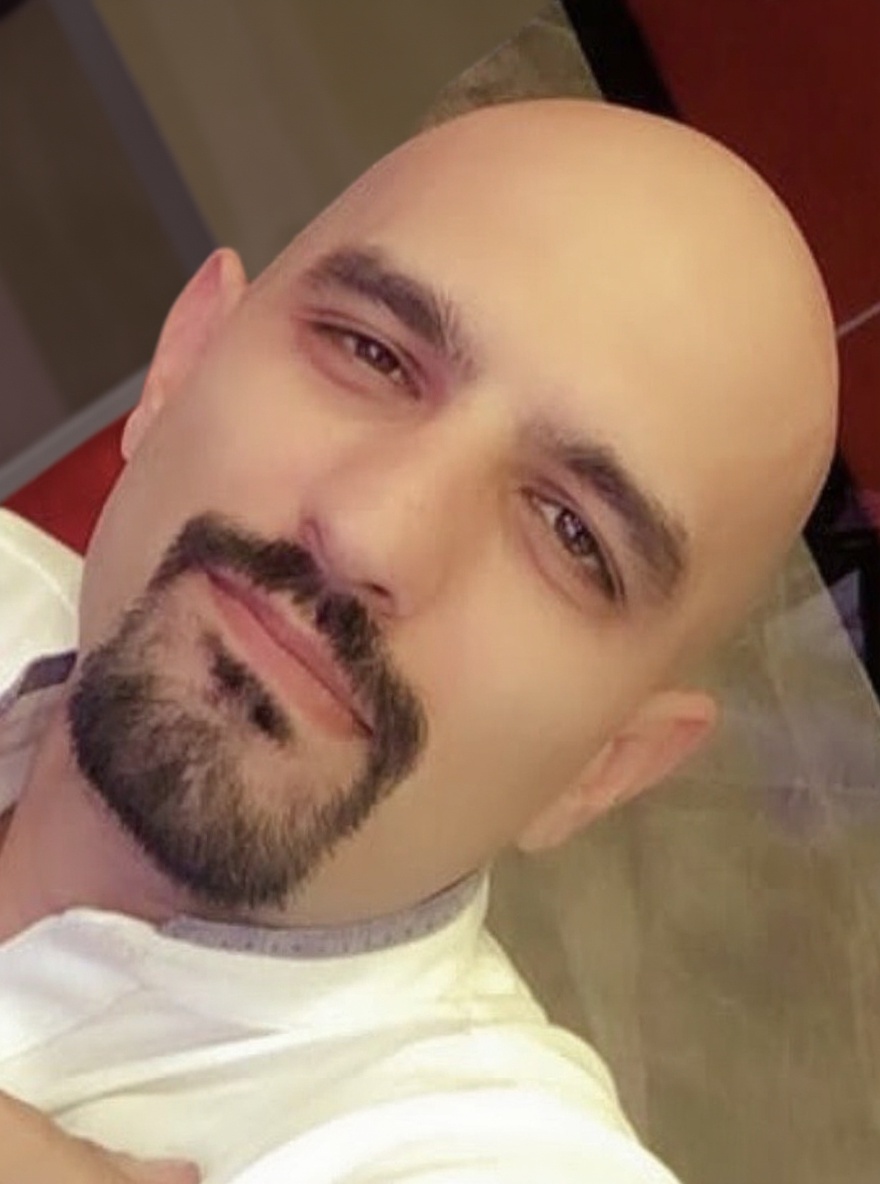 chef-turk-restoraninda-izgaranin-basinda-turk-vnc6iufj55