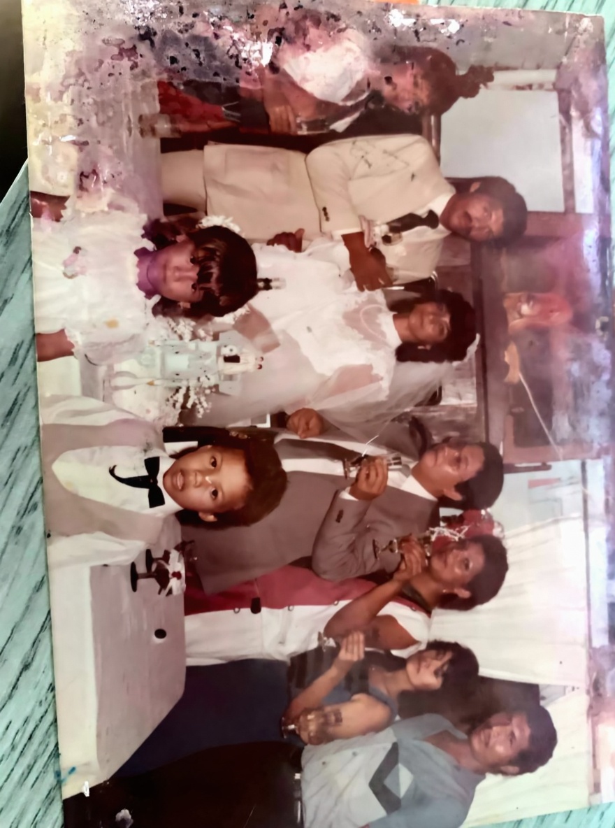 regenerar-la-foto-con-colores-fondo-brillo-quitar-pa7t0cqqmq